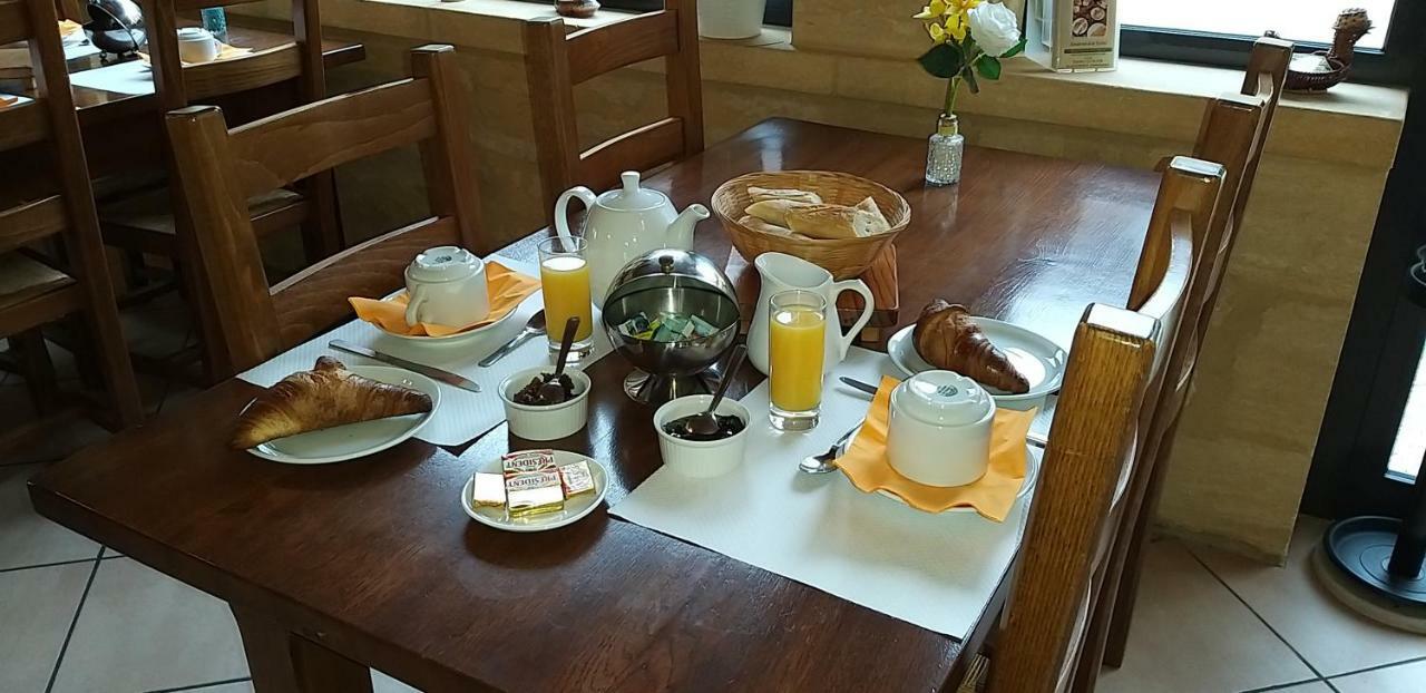Отель La Table Du Chaffour Saint-Genies-Bellevue Экстерьер фото
